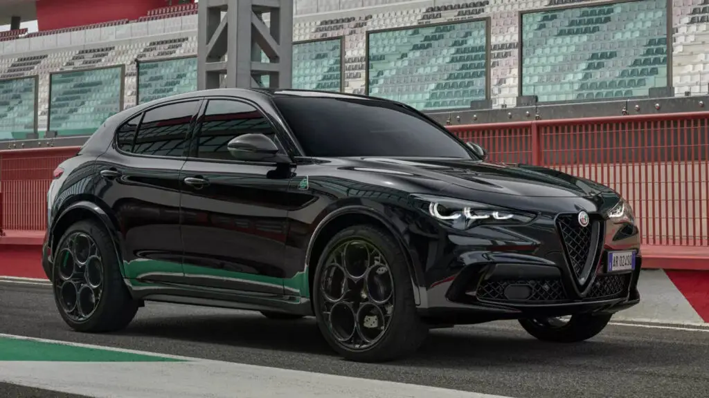 Alfa Romeo робить ставку на потужність та електрифікацію — photo 2