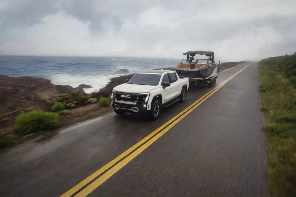 Оновлений електричний пікап GMC Sierra став значно дешевшим — photo 6