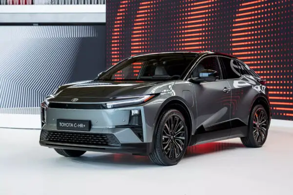 Новий електричний кросовер Toyota C-HR+ офіційно дебютував у Європі — photo 33943