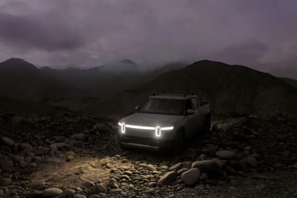 Як Rivian обігнав конкурентів у гонці за розумними фарами — photo 35953