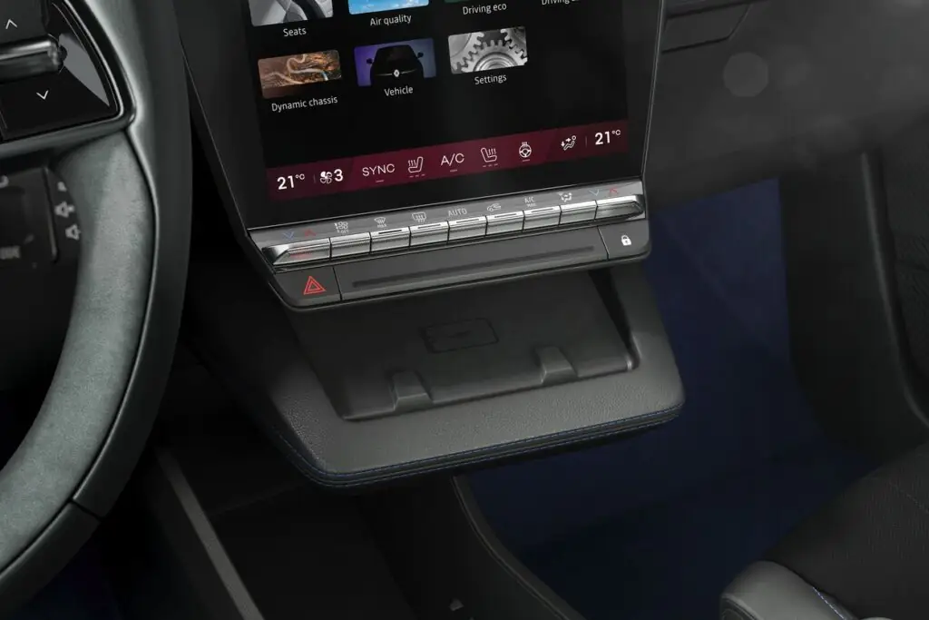 Renault Megane E-Tech став спортивнішим, практичнішим і доступнішим — photo 4