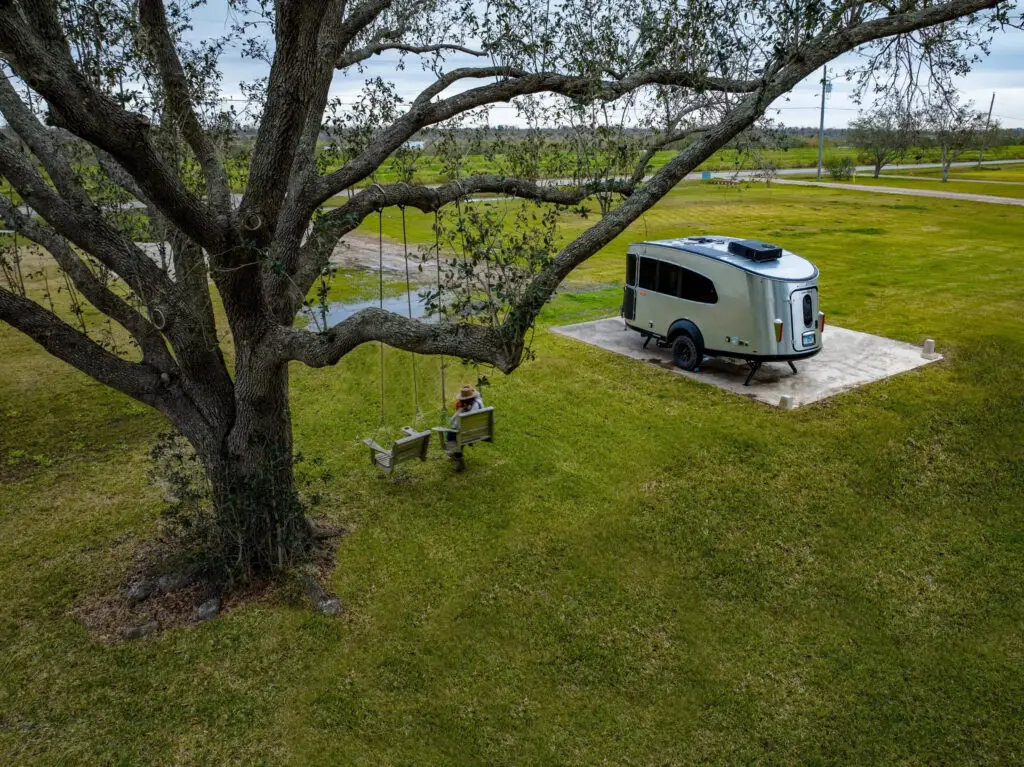 Airstream Basecamp 20Xe – автономний кемпер для електромобілістів — photo 7