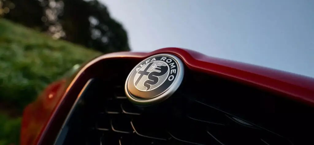 Alfa Romeo робить ставку на потужність та електрифікацію — photo 34877