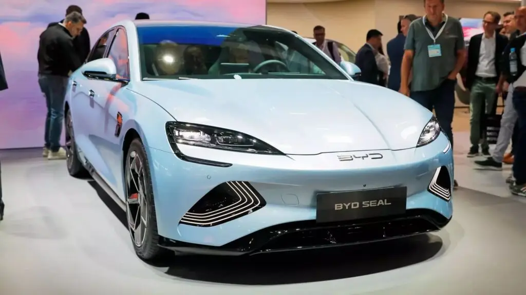 Віцепрезидентка BYD Стелла Лі: BYD і Tesla мають спільного ворога — photo 3
