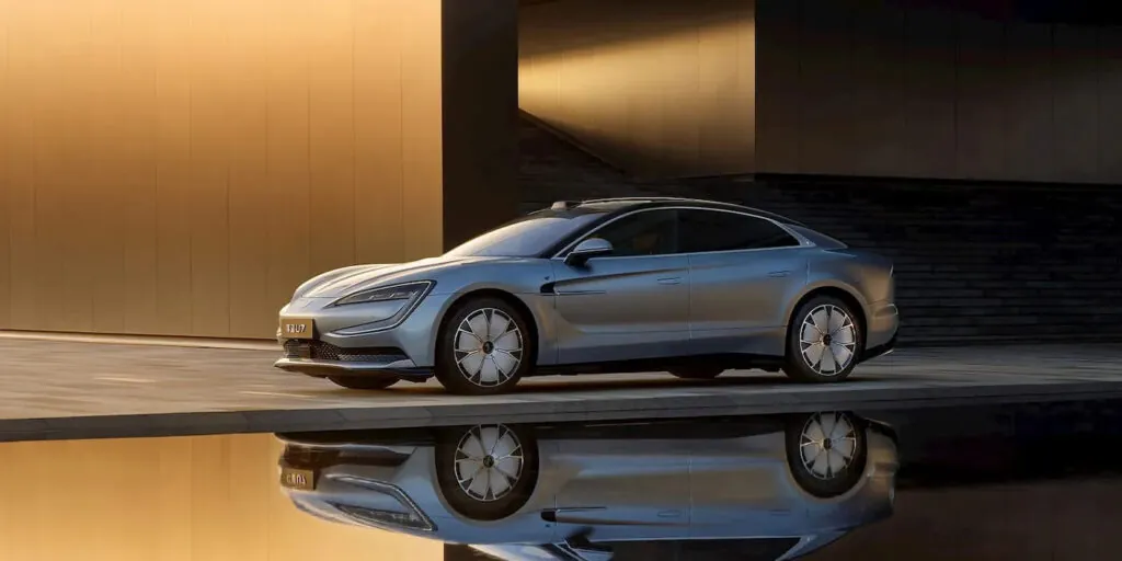 BYD Yangwang U7 піднімає планку преміальних електроседанів — photo 2