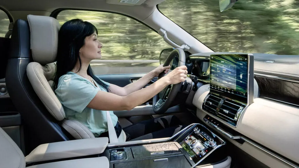 General Motors остаточно відмовилась від Apple CarPlay і Android Auto у своїх електромобілях — photo 3