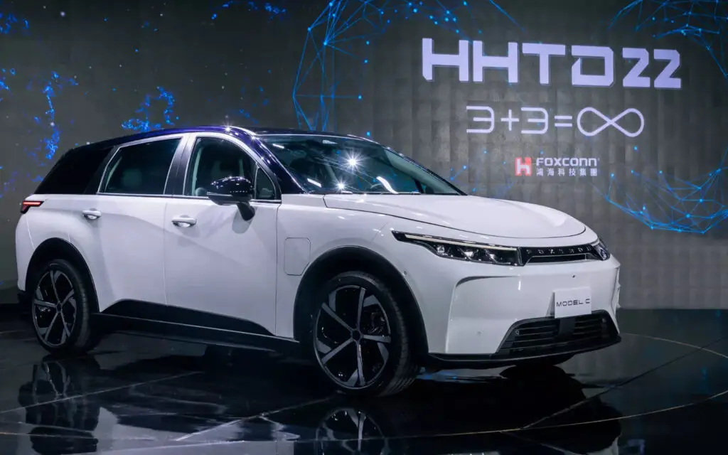 Foxconn, відомий виробник iPhone, хоче будувати електромобілі для Mitsubishi — photo 3