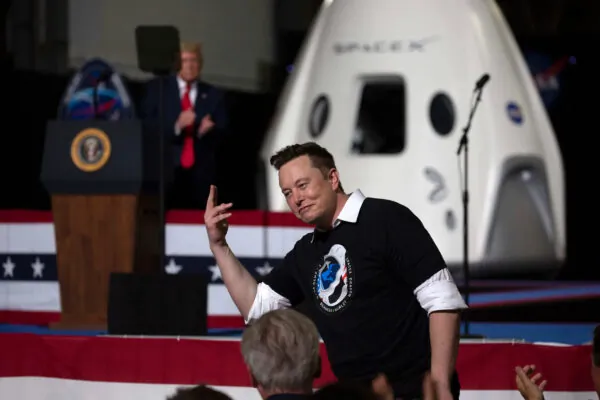 Ілон Маск намагається довести, що Tesla не в кризі — photo 35247