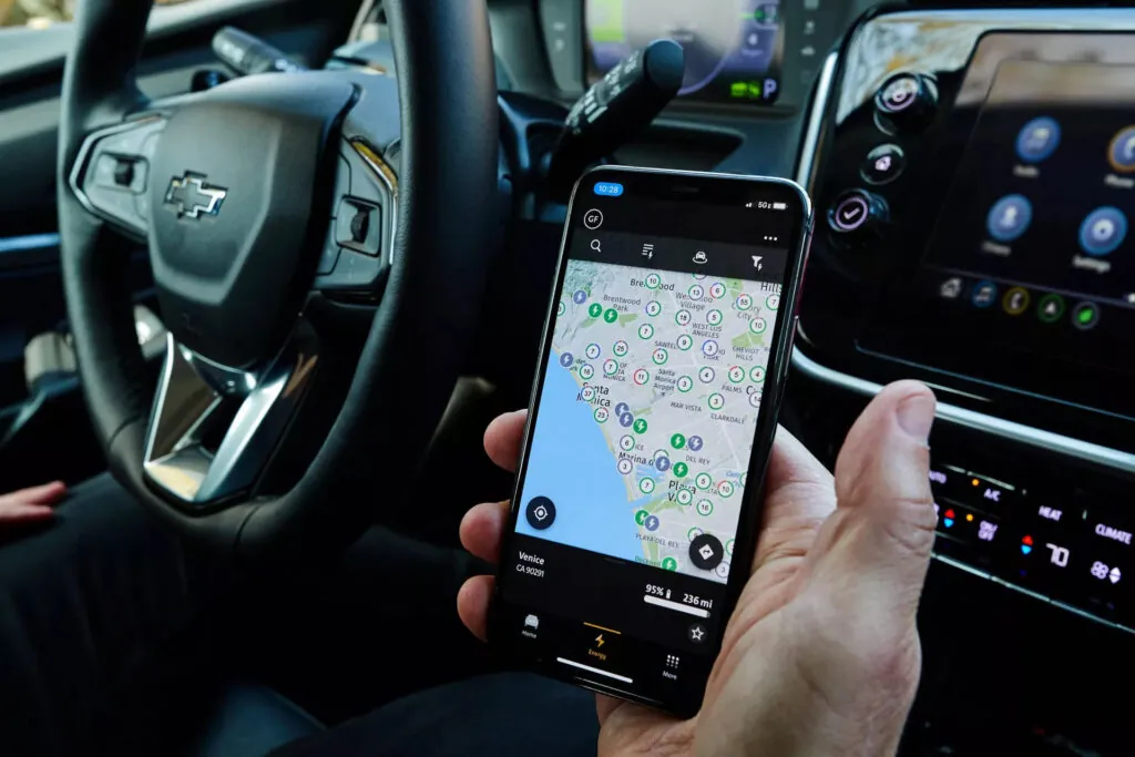General Motors остаточно відмовилась від Apple CarPlay і Android Auto у своїх електромобілях — photo 2