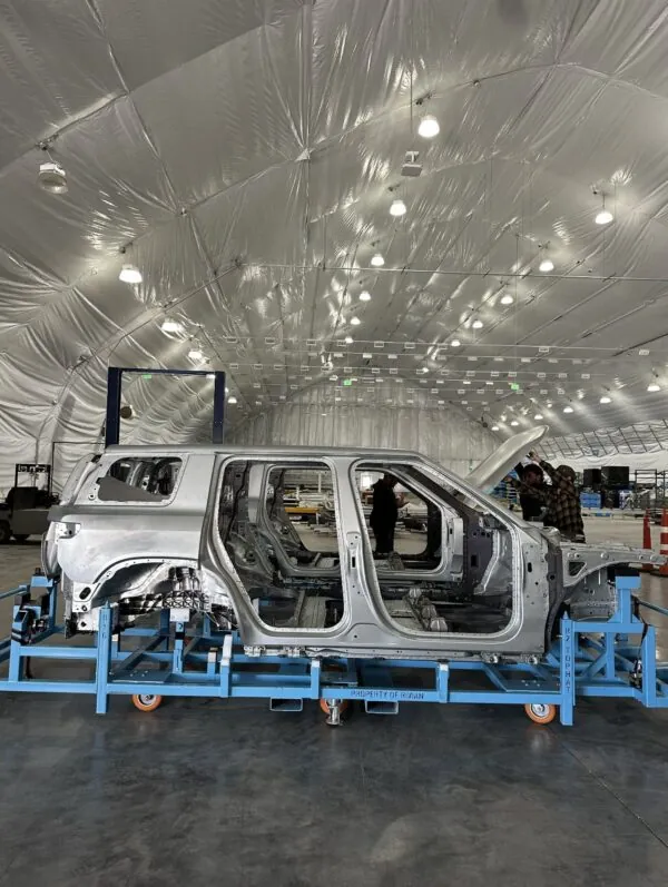 Американці показали перший кузов серійного Rivian R2 — photo 35152