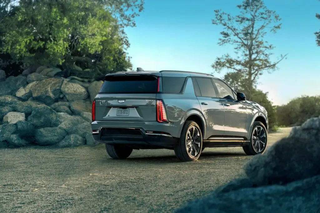 Cadillac Escalade IQL – розкішний електричний позашляховик вражаючих розмірів — photo 8