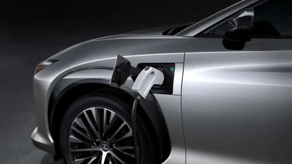 Toyota внедряет крупные обновления в свои электромобили — photo 3