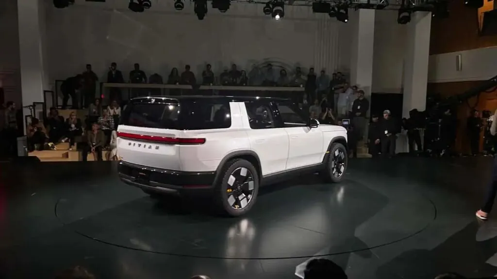 Американці показали перший кузов серійного Rivian R2 — photo 5