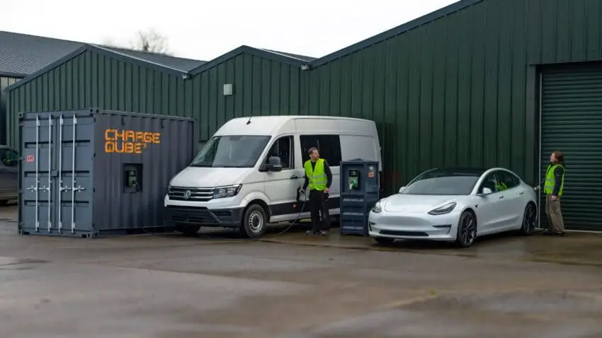 Fellten Charge Qube дає вживаним батареям Tesla друге життя — photo 3