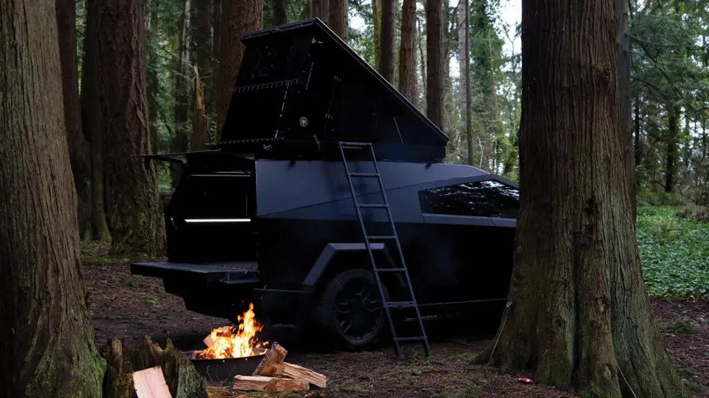 Space Camper перетворює футуристичний пікап на компактний житловий модуль — photo 2
