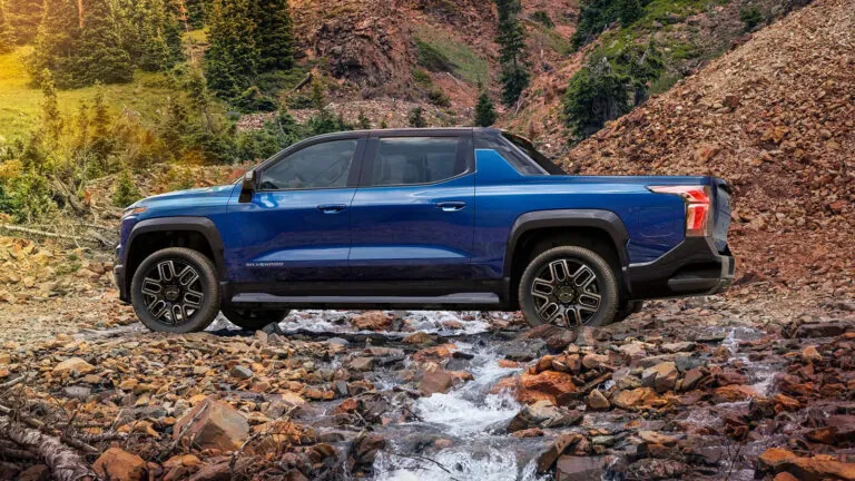 Chevrolet Silverado EV та новий Bolt отримають дешевші LFP-акумулятори — photo 38035