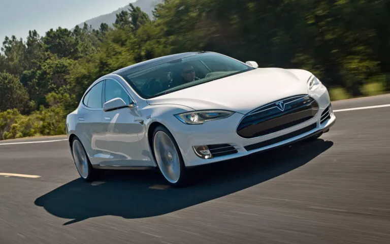 Чому Tesla зняла з продажу Model S та Model X у Китаї — photo 37949