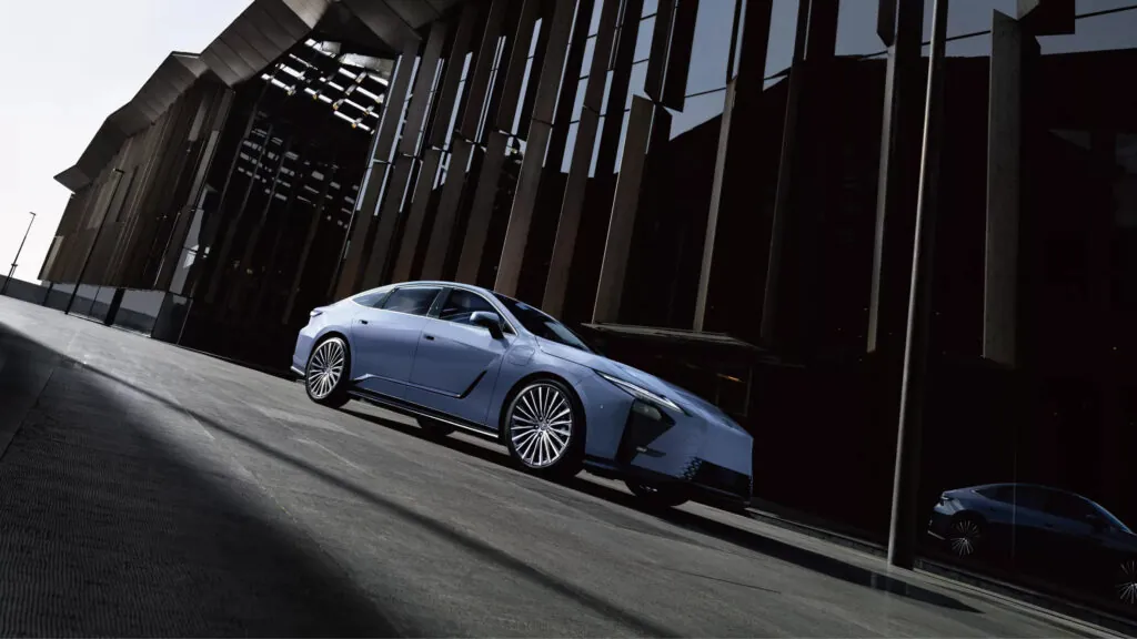Lexus представив ES восьмого покоління: вперше – з повністю електричними версіями — photo 3