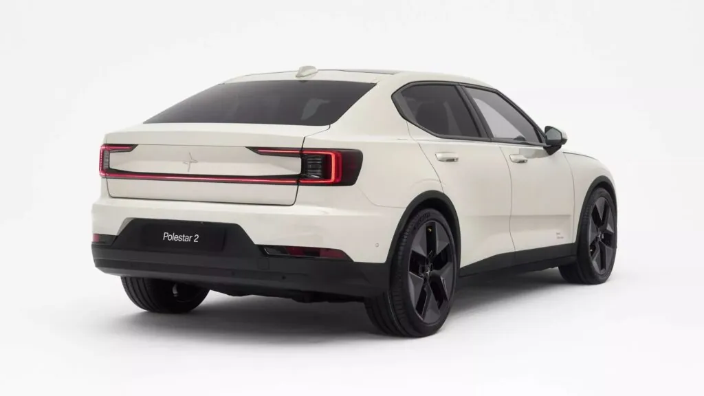 Оновлений Polestar 2 ззовні не змінився, але має важливі зміни всередині — photo 8
