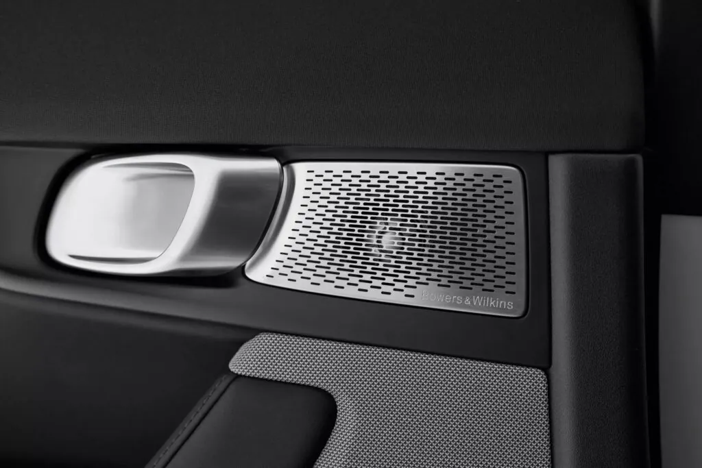 Оновлений Polestar 2 ззовні не змінився, але має важливі зміни всередині — photo 4