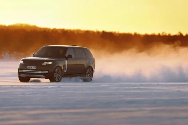 Новий Range Rover Electric: більше потужності, ніж у V8, і революційні технології — photo 39578