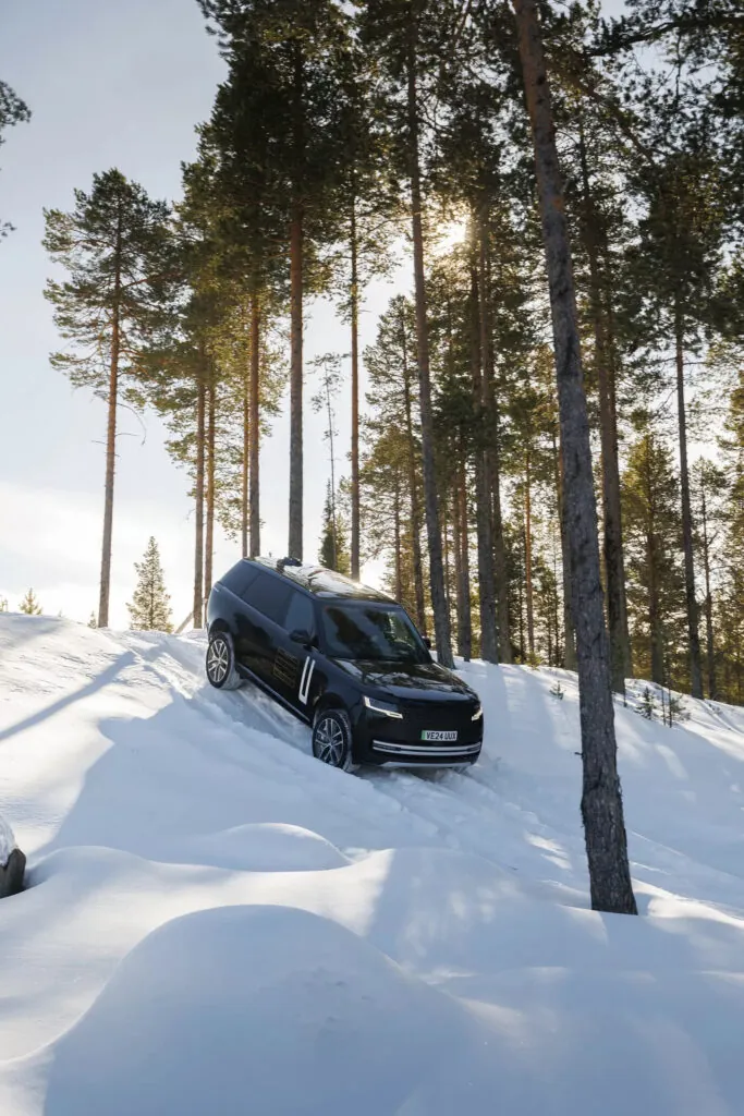 Новий Range Rover Electric: більше потужності, ніж у V8, і революційні технології — photo 2