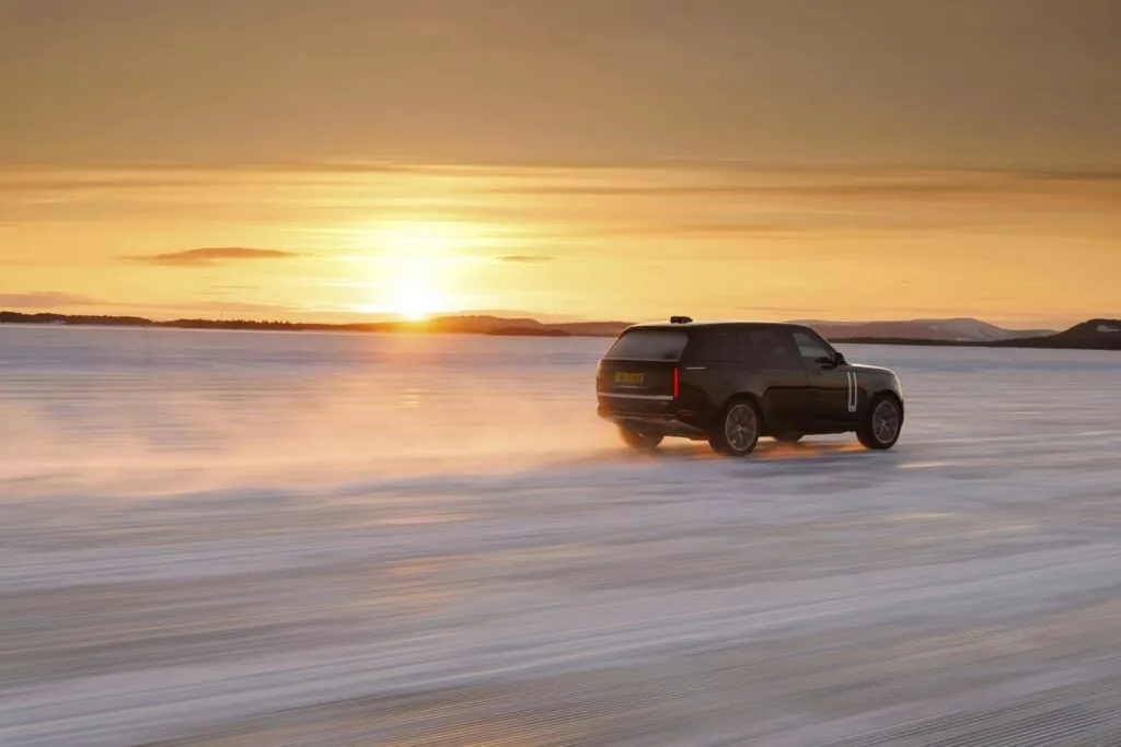 Новий Range Rover Electric: більше потужності, ніж у V8, і революційні технології — photo 7