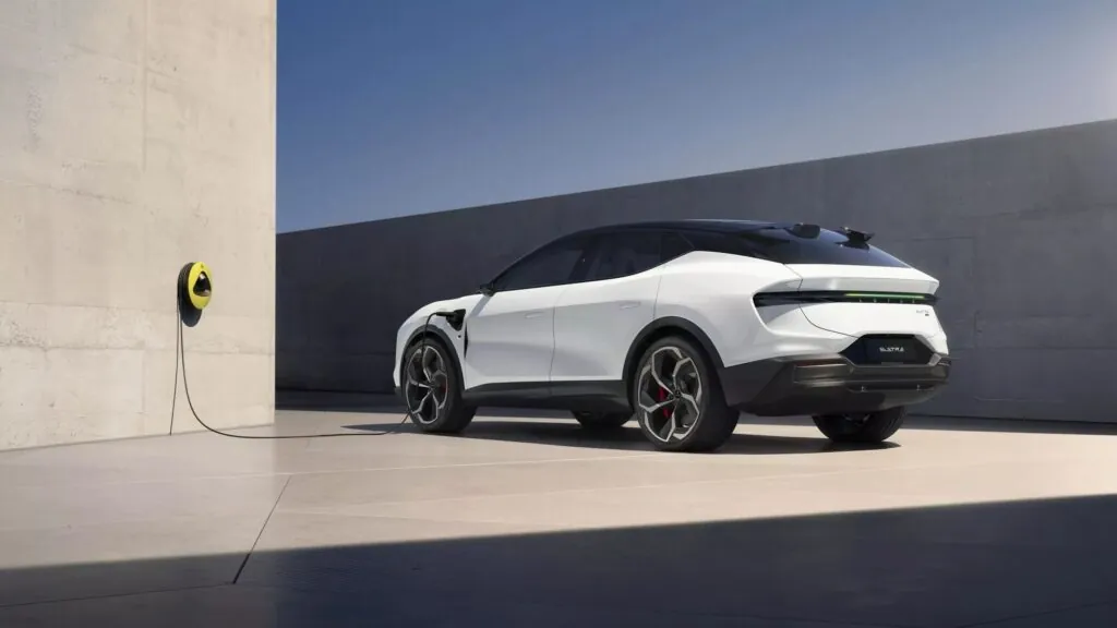 Lotus представив оновлені Eletre та Emeya з новими потужними версіями — photo 8