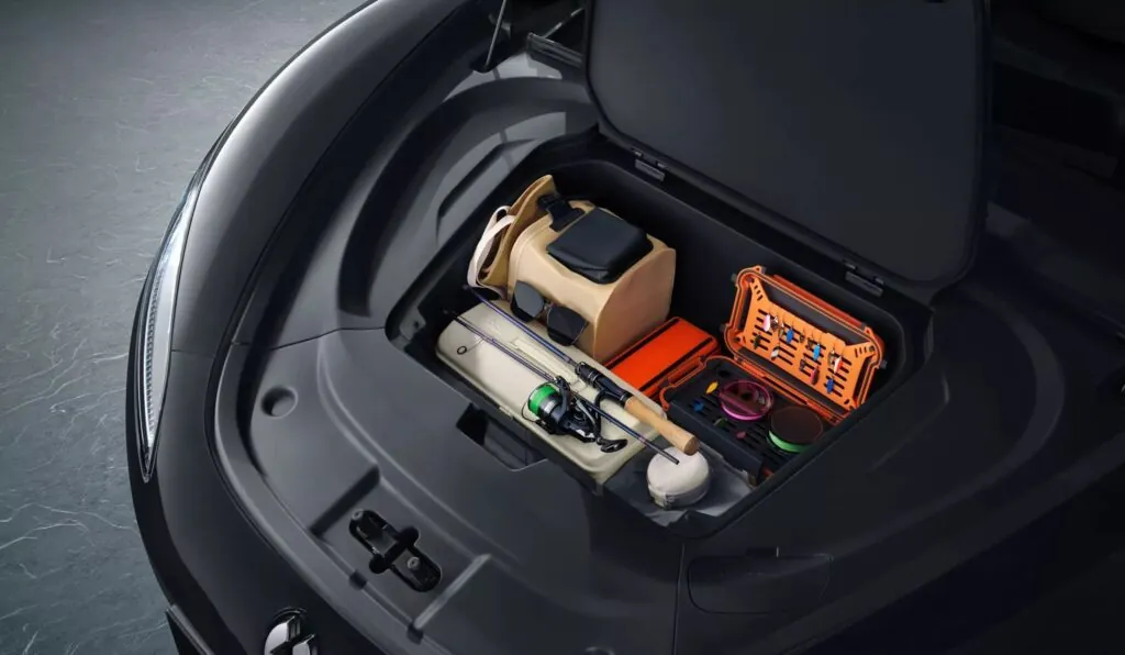 Очільниця BYD стверджує: Z9 GT – «вдесятеро кращий» за преміум-конкурентів — photo 4