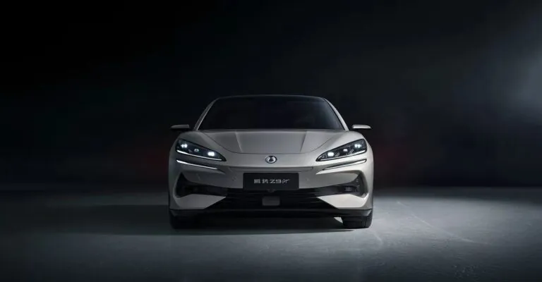 Очільниця BYD стверджує: Z9 GT – «вдесятеро кращий» за преміум-конкурентів — photo 37373