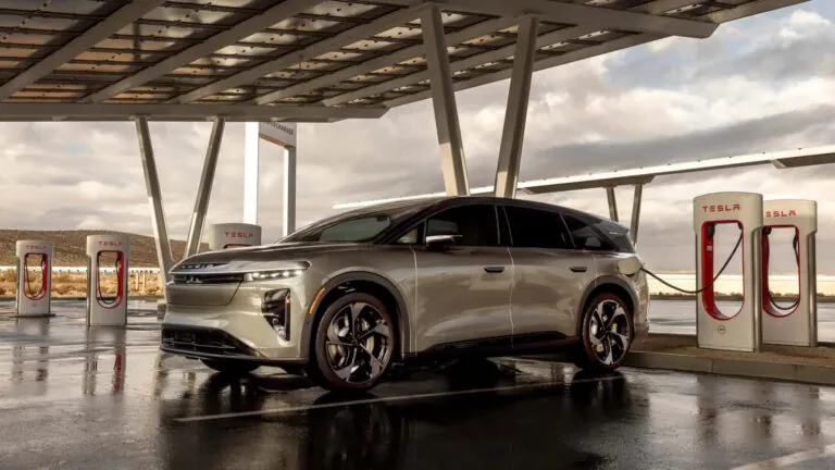 Lucid Gravity стане найшвидшим за зарядкою електромобілем поза межами Китаю — photo 36955