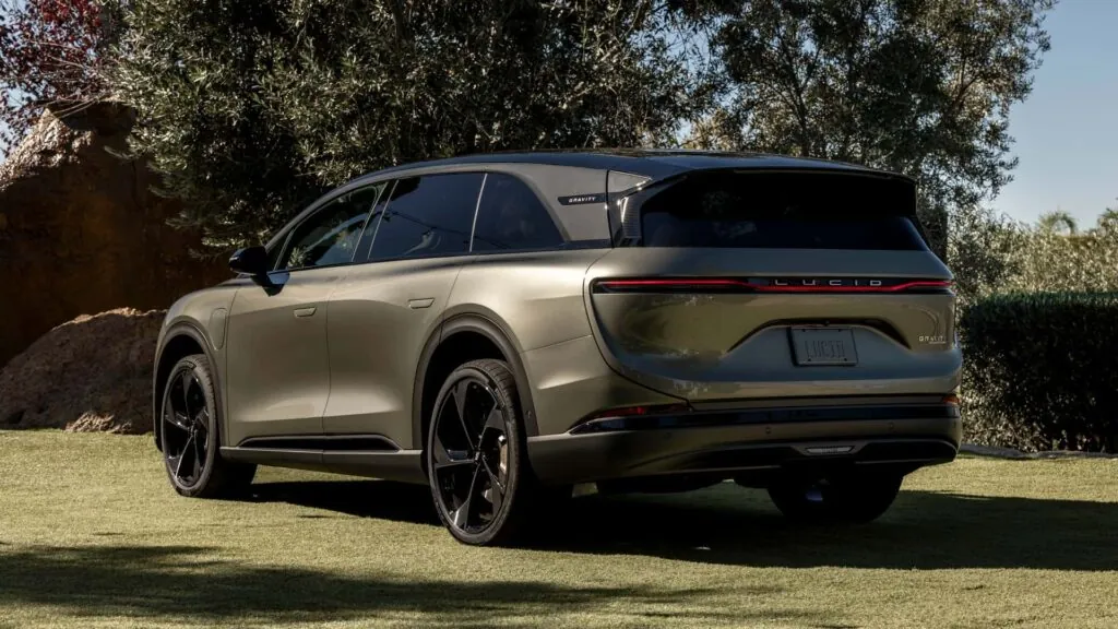 Lucid Gravity стане найшвидшим за зарядкою електромобілем поза межами Китаю — photo 4
