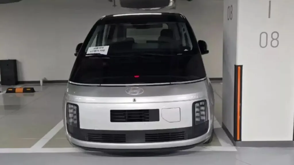 Футуристичний мінівен Hyundai Staria отримає електричну силову установку — photo 3