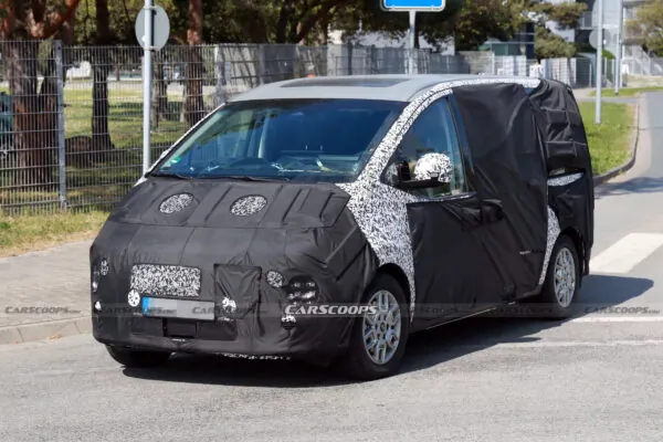 Футуристичний мінівен Hyundai Staria отримає електричну силову установку — photo 37935