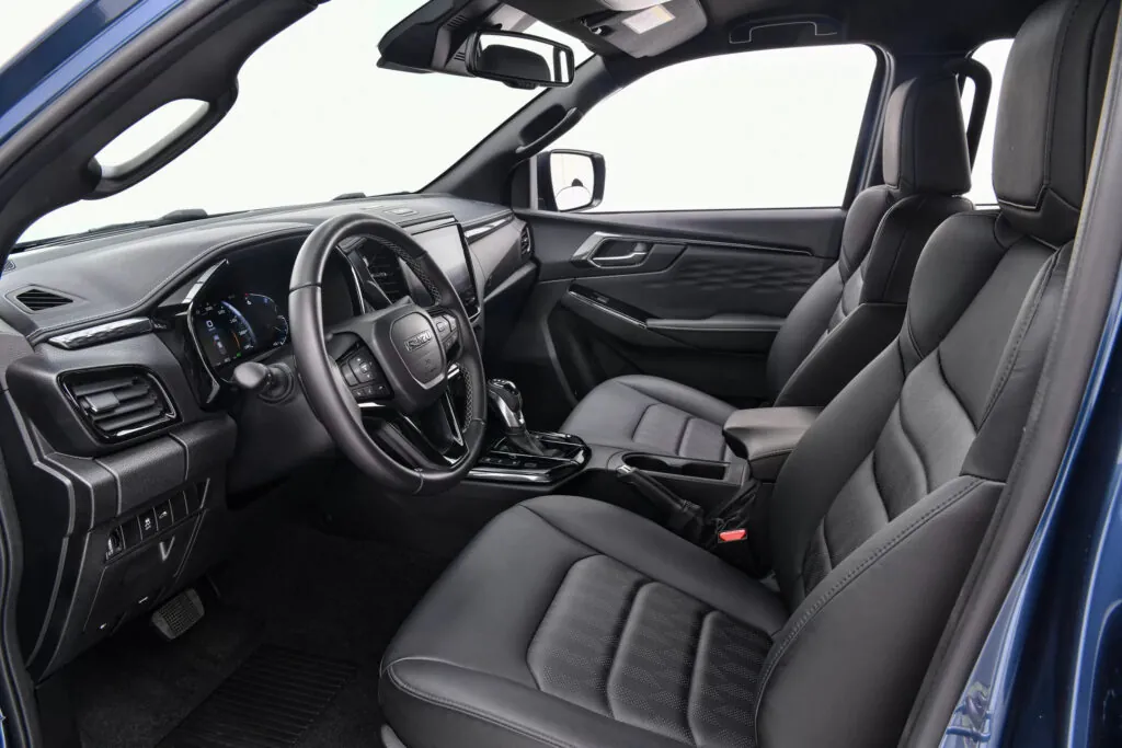 Isuzu офіційно представив свій електричний пікап D-Max EV — photo 4