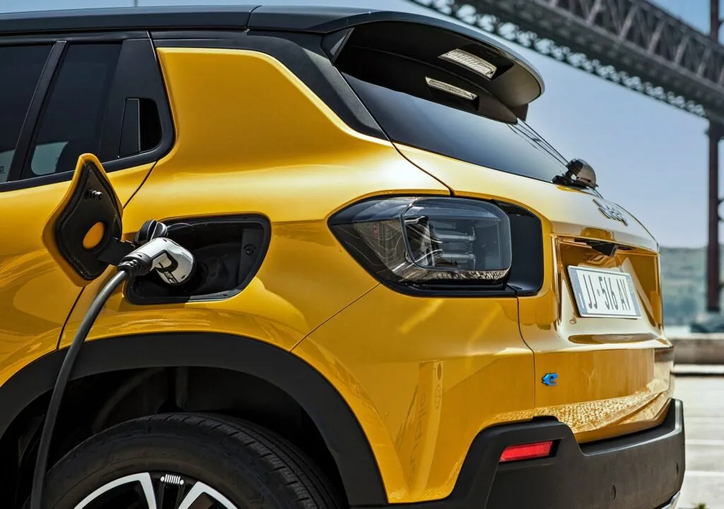 Огляд Jeep Avenger: “Месник” на дієті або що Ви знаєте про Ефект Баадера-Майнгофа — photo 12