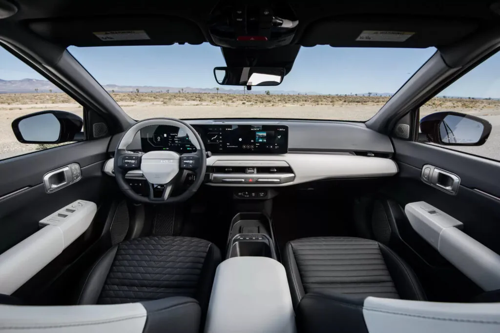 Kia офіційно представила свій перший глобальний електричний седан EV4 — photo 3