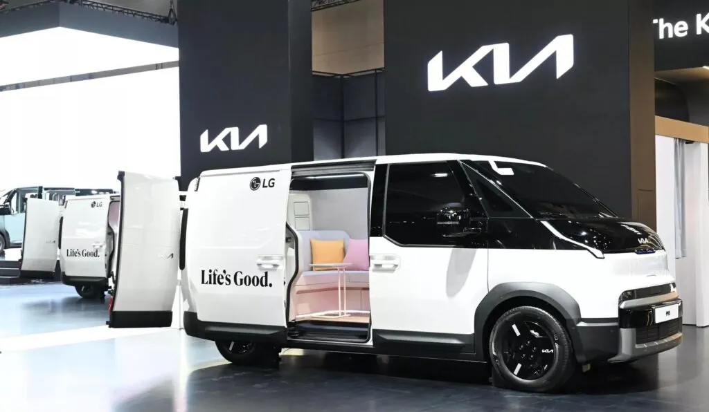 Kia представила два нові концепти електрофургонів PV5, створених у співпраці з LG — photo 3