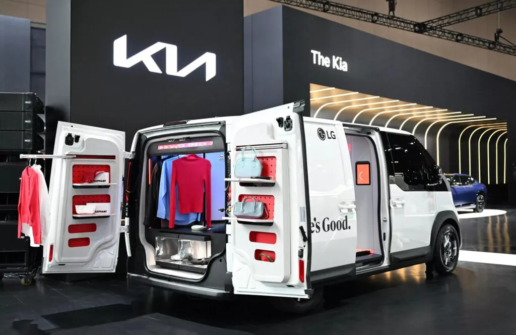 Kia представила два нові концепти електрофургонів PV5, створених у співпраці з LG — photo 2