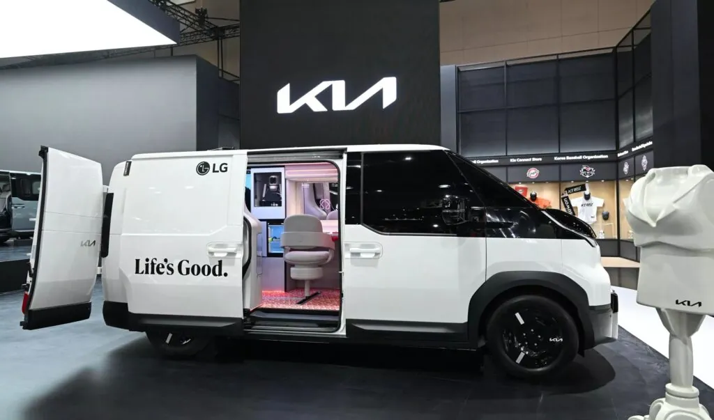 Kia представила два нові концепти електрофургонів PV5, створених у співпраці з LG — photo 5