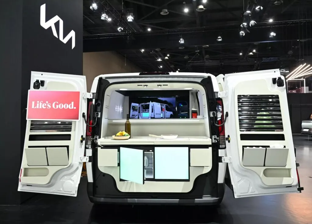 Kia представила два нові концепти електрофургонів PV5, створених у співпраці з LG — photo 4