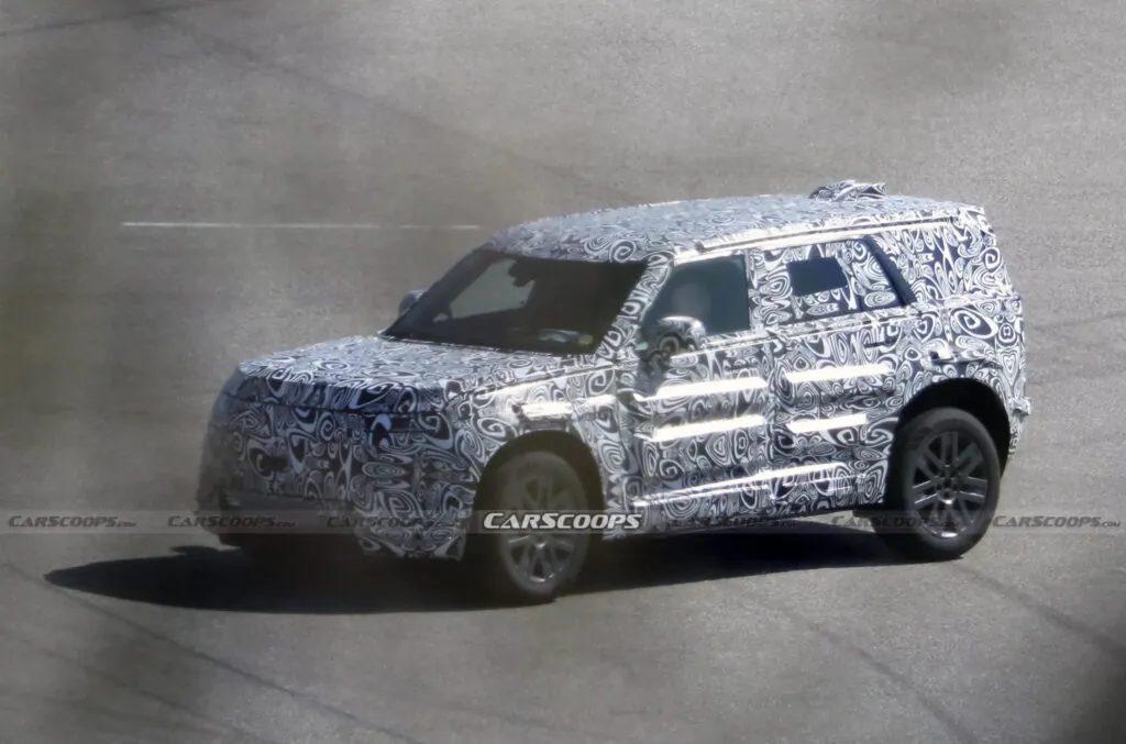 Land Rover готує компактну електричну версію легендарного Defender — photo 2