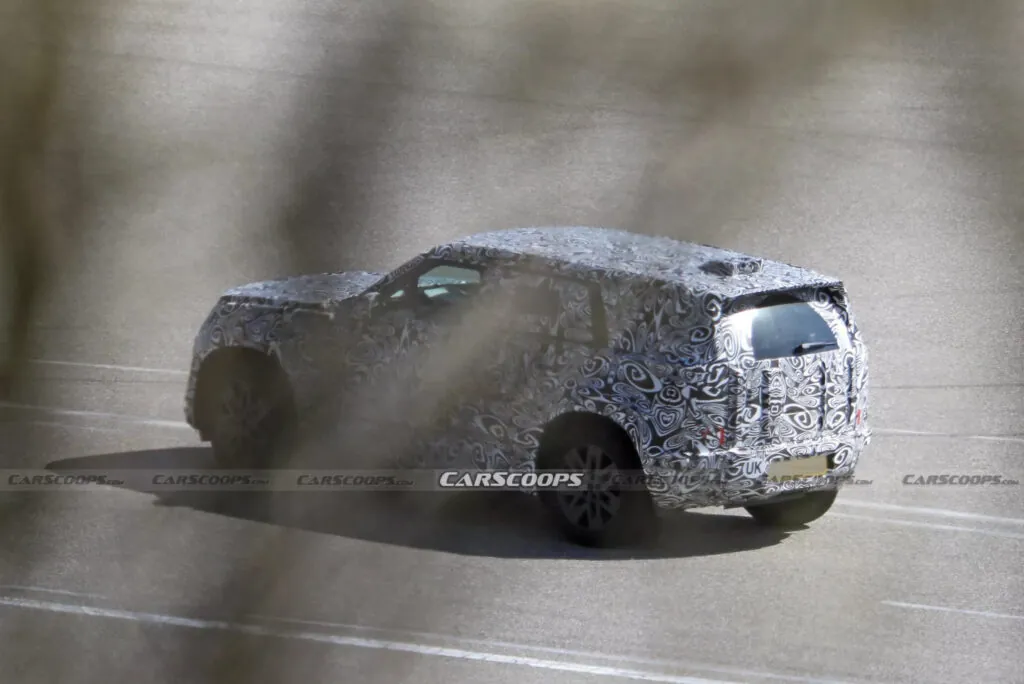 Land Rover готує компактну електричну версію легендарного Defender — photo 3