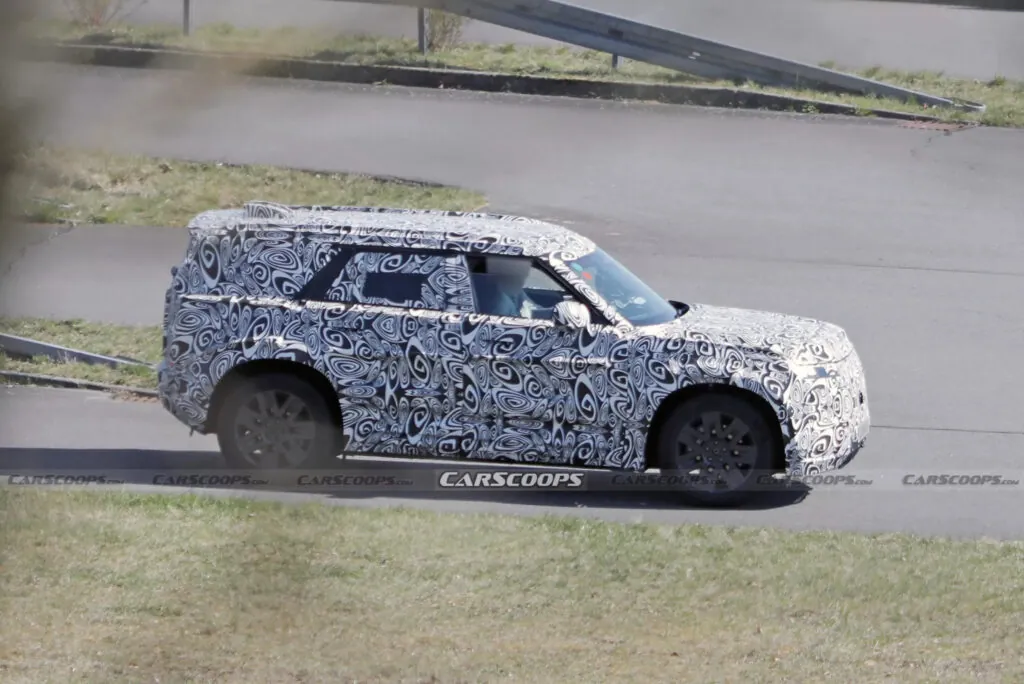 Land Rover готує компактну електричну версію легендарного Defender — photo 4
