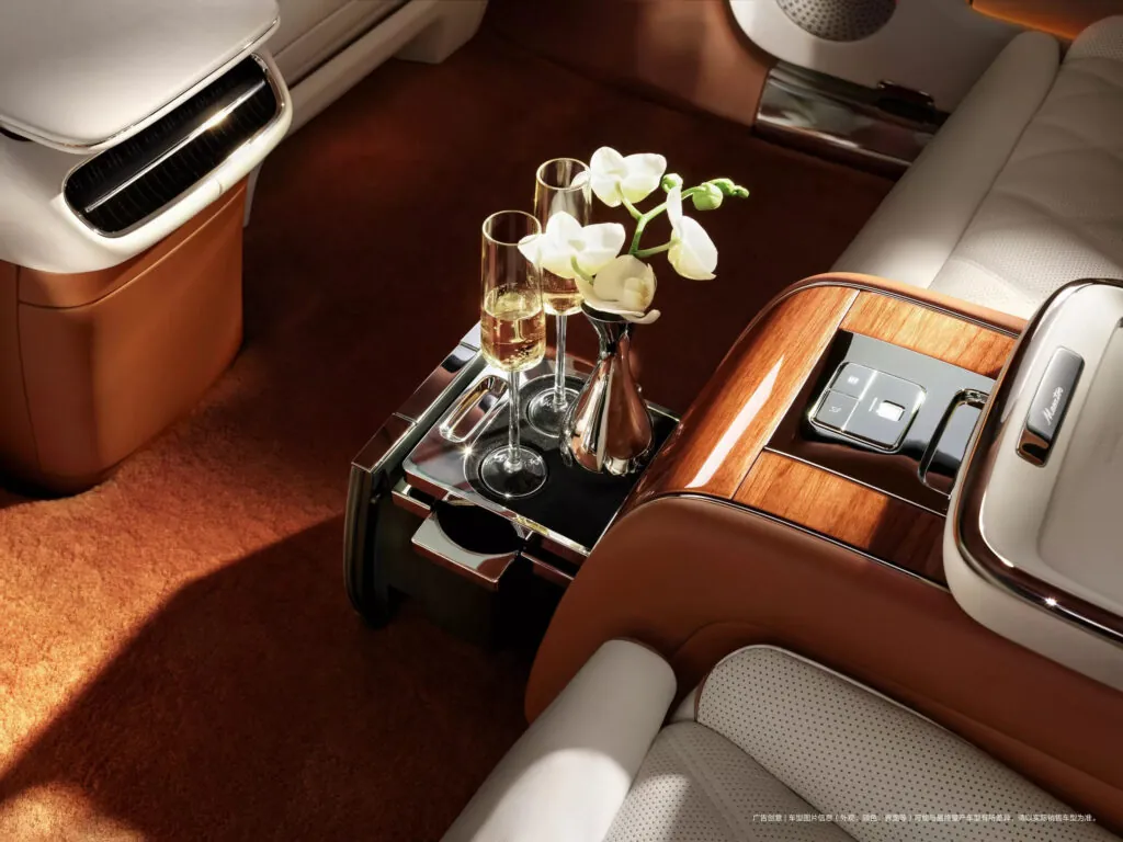 Электрический Huawei Maextro S800 дышит в спину Rolls-Royce — photo 5