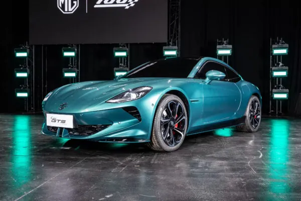 MG запускає у виробництво електричне купе Cyber GTS — photo 39003