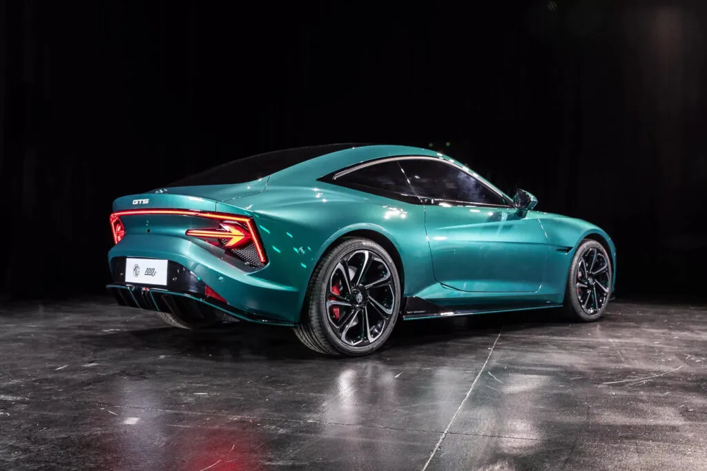 MG запускає у виробництво електричне купе Cyber GTS — photo 5