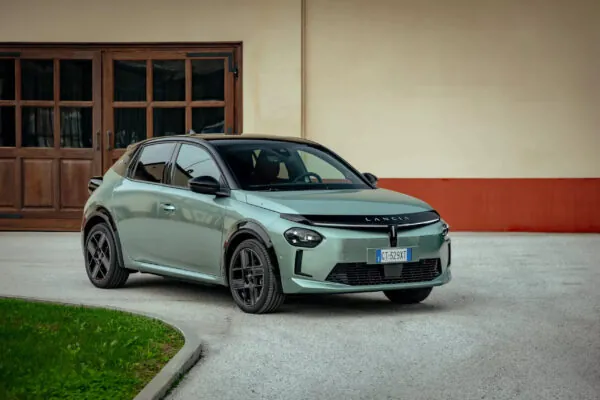 Електрична модифікація Lancia Ypsilon отримала кілька важливих оновлень — photo 37082