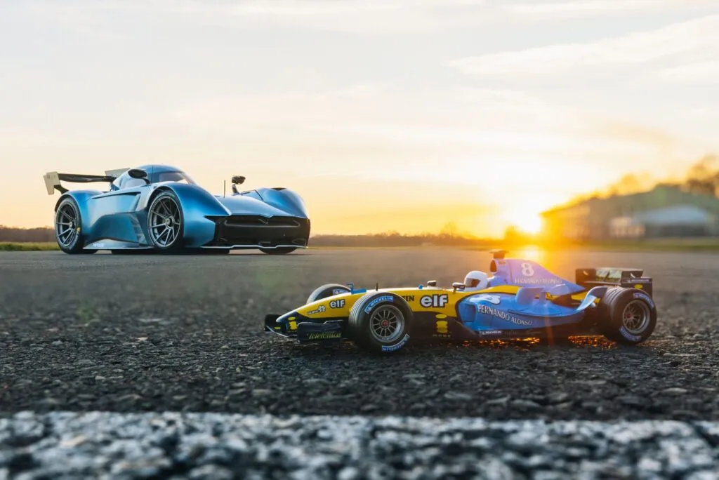 Електричний McMurtry Speirling побив рекорд кола треку Top Gear — photo 2