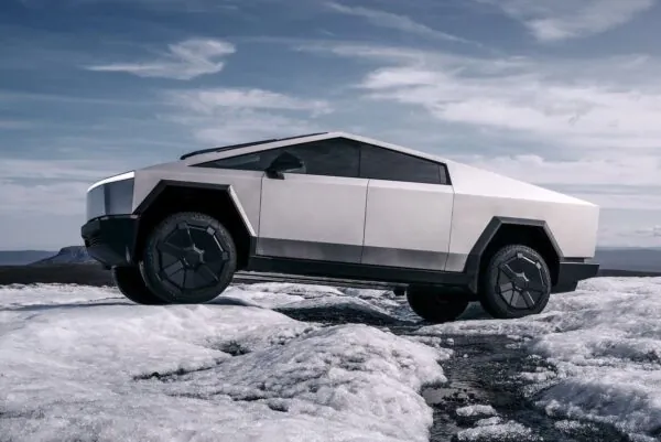 Відкликані Tesla Cybertruck повернули власникам у ще гіршому стані — photo 36462